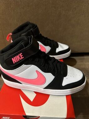 Nike Kids High-Top Sneakers Black White Pink- Beand New Never Worn!